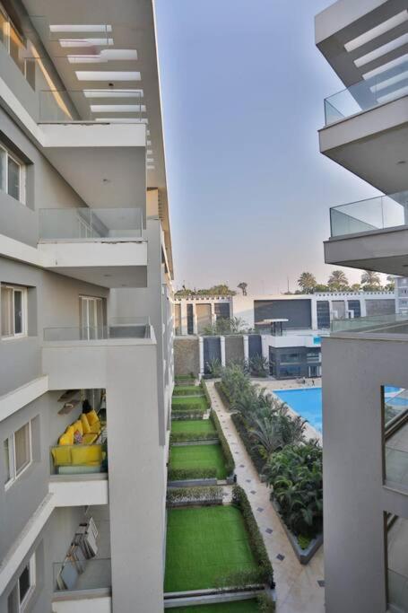 Parkside Boutique 3 Bbr Serviced Apartment - Ocean Blue - Near Airport Каїр Екстер'єр фото
