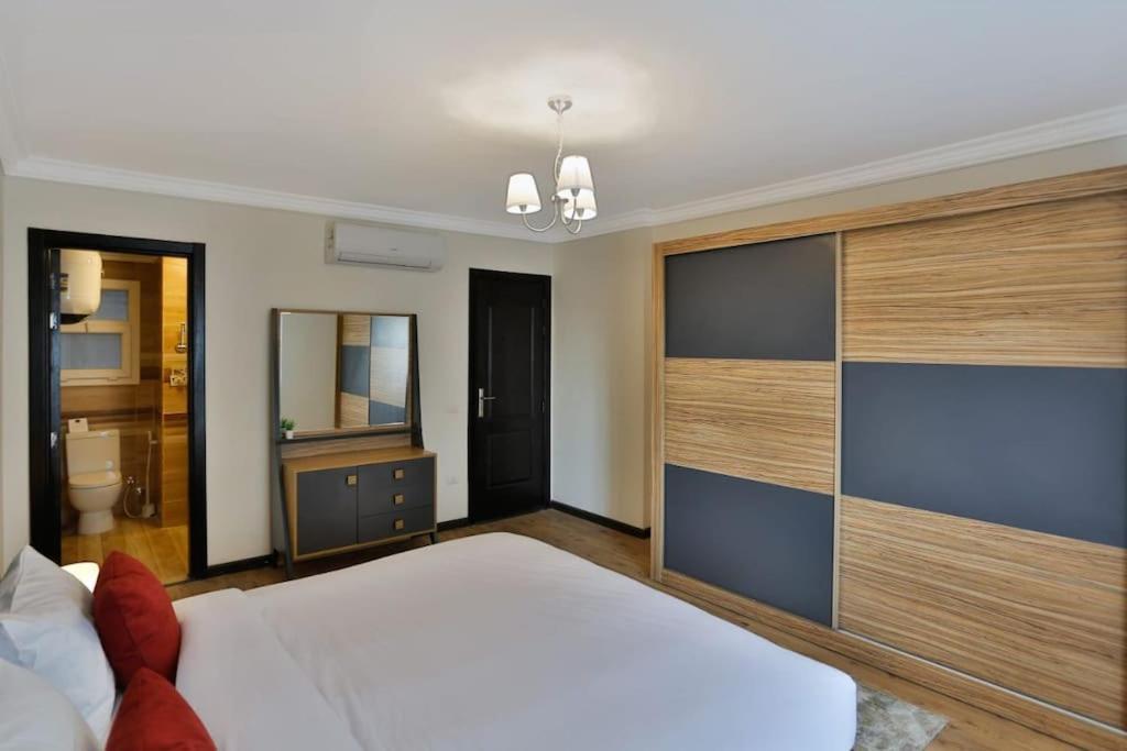 Parkside Boutique 3 Bbr Serviced Apartment - Ocean Blue - Near Airport Каїр Екстер'єр фото