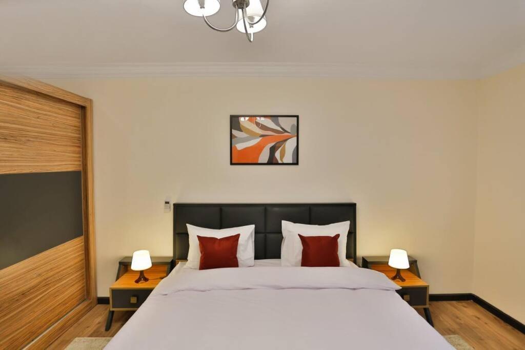 Parkside Boutique 3 Bbr Serviced Apartment - Ocean Blue - Near Airport Каїр Екстер'єр фото